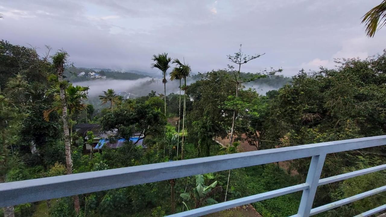 Greenpepperhomestay Munnar Anaviratty Buitenkant foto
